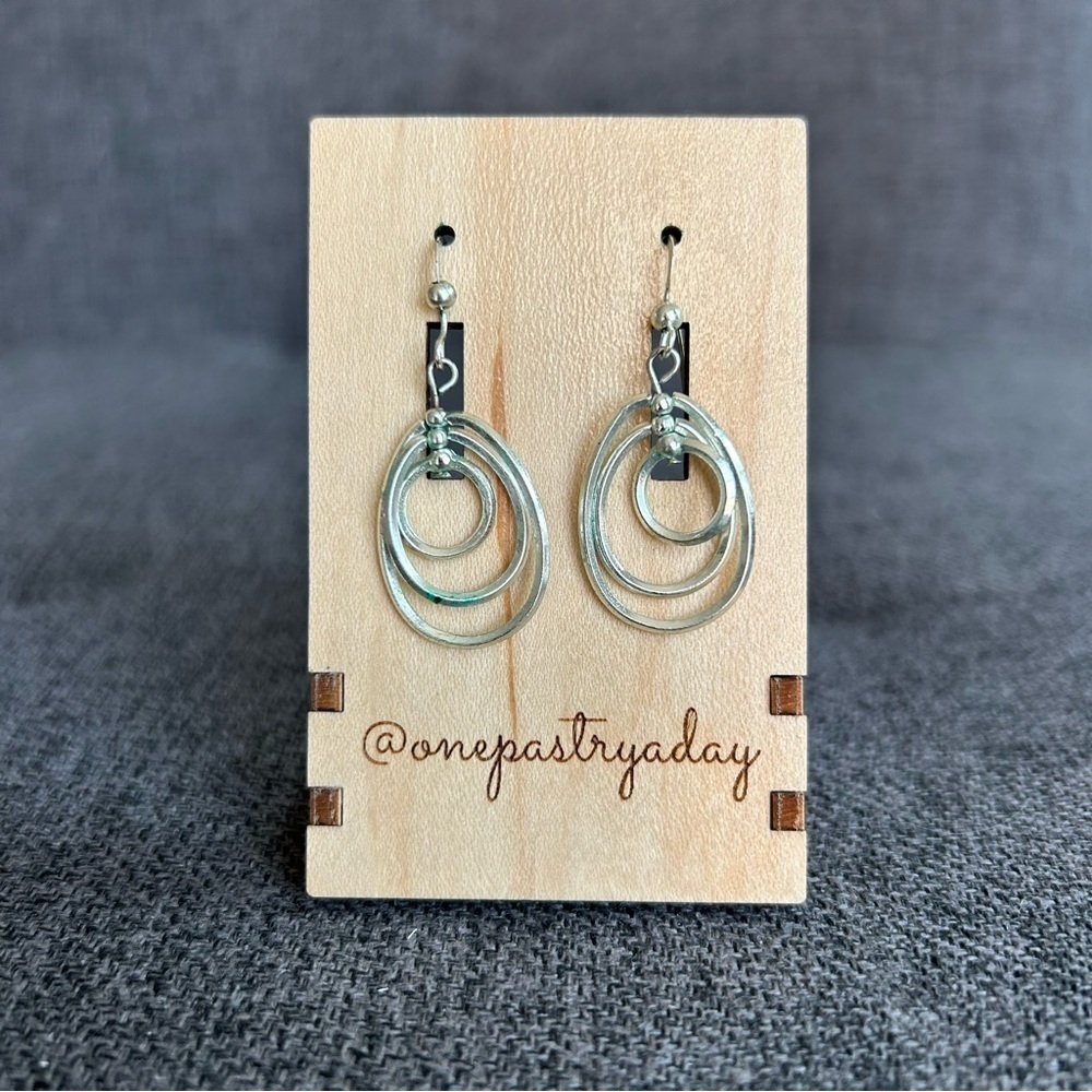 Macy’s Abstract, Art Deco, Vintage Multiple Silver Hoop Fashion Dangle Earrings